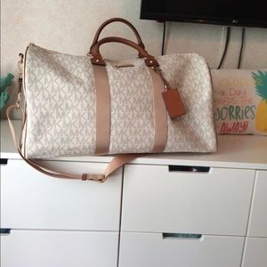 Michael kors duffle
